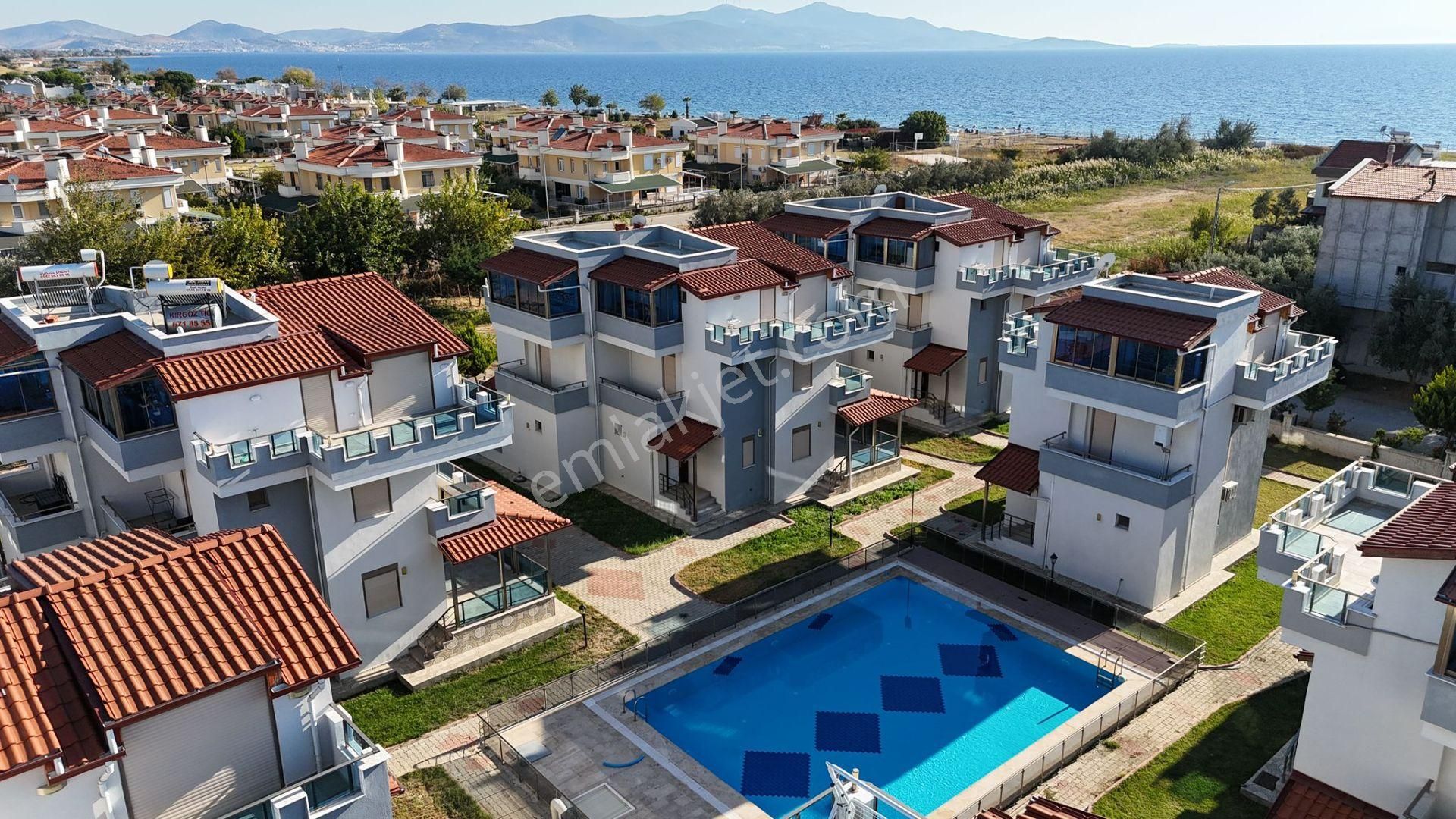 Dikili Salihler Satılık Villa İzmir Dikili Salihleraltı Deniz Havuz Manzaralı Satılık Villa