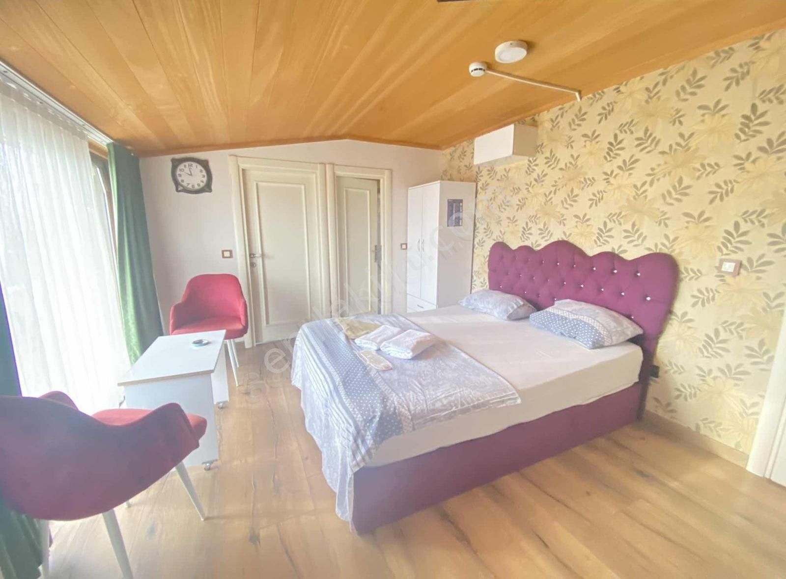 Emlakçıdan İstanbul Pendik Kaynarca Mahallesi 1+1 Günlük Kiralık Daire
