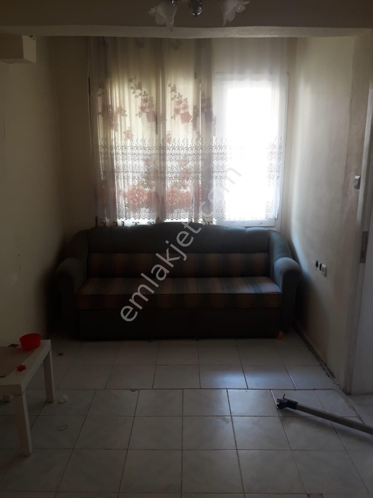 Emlakçıdan İzmir Konak Mehtap Mahallesi 2+1 Kiralık Daire 1.500 TL