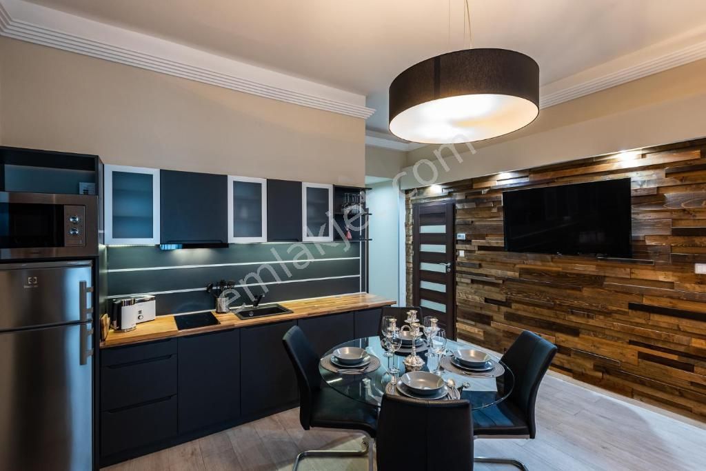 Emlakçıdan İstanbul Sultangazi 50. Yıl Mahallesi 1+1 Günlük Kiralık