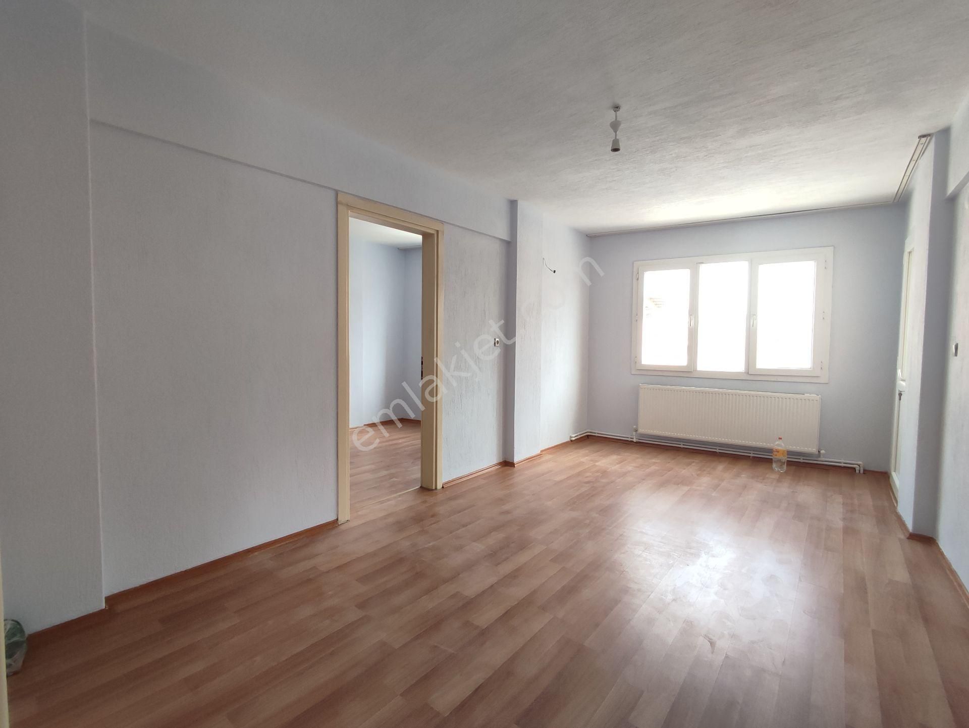 Emlakçıdan İzmir Bayraklı Gümüşpala Mahallesi 3+1 Kiralık Daire 4.500