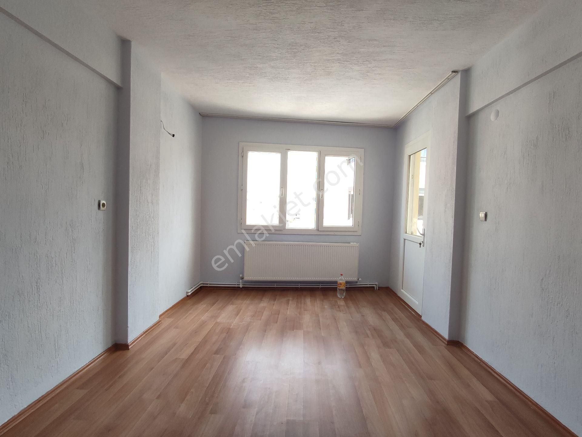 Emlakçıdan İzmir Bayraklı Gümüşpala Mahallesi 3+1 Kiralık Daire 4.500