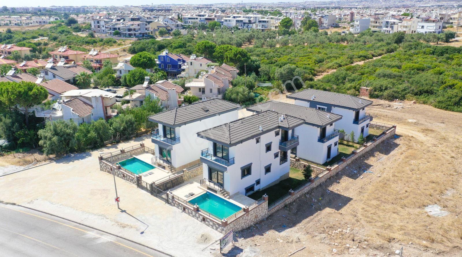 Didim Altınkum Satılık Villa Aydın Didim Altınkumda 240 M2 Arsa İçerisinde Herbiri 4+1 Ayrı Mutfak Havuzlu Tam Bağımsız Villalar