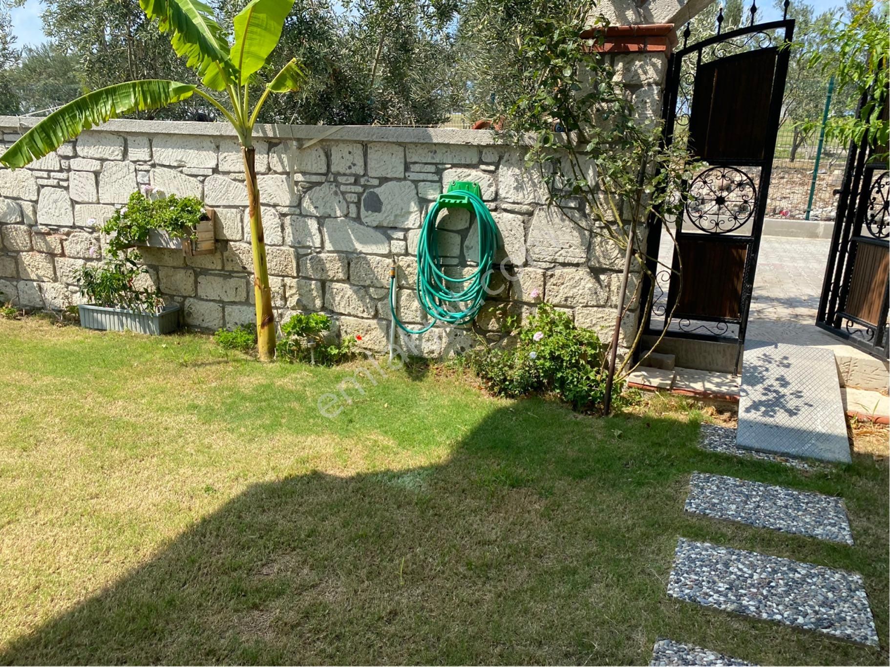 Emlakçıdan İzmir Çeşme Alaçatı Mahallesi 3+1 Kiralık Daire 3.500 TL