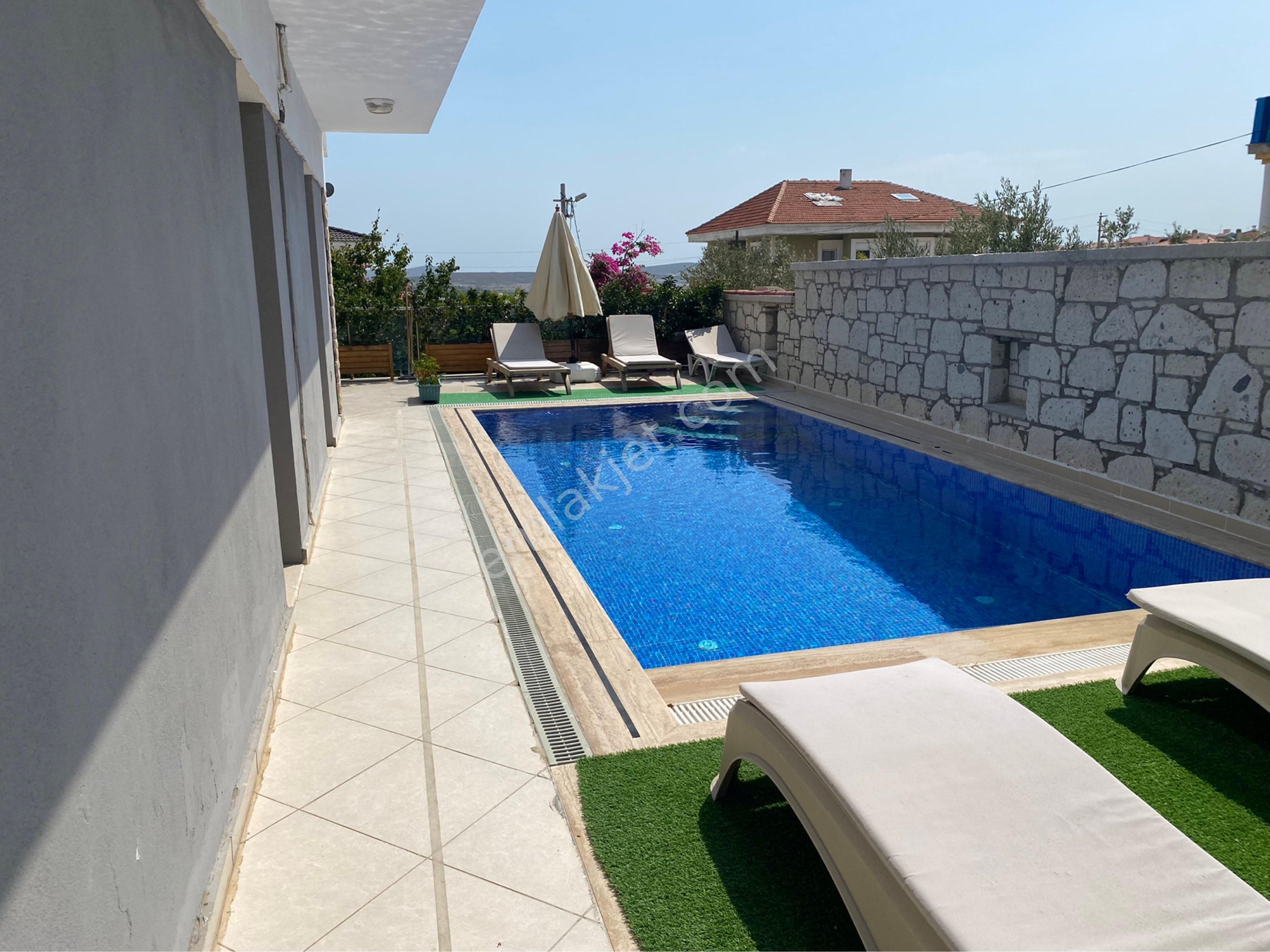 Emlakçıdan İzmir Çeşme Alaçatı Mahallesi 3+1 Kiralık Daire 3.500 TL