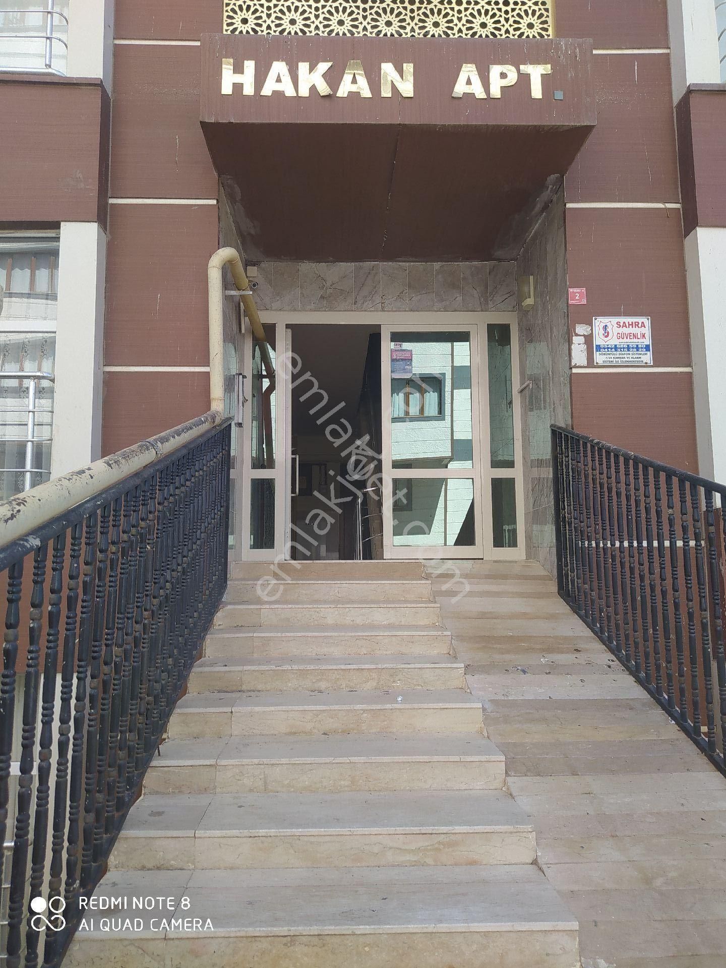 Eryavuz Dan 4+1 Odalı+balkonlu+bahçeli+doğalgazlı+asansörlü+parkeli+giriş Kat+merkezi Yer+uygun... - Görsel 5