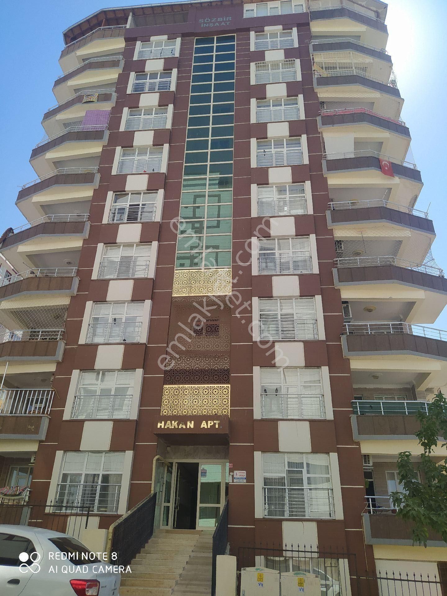 Eryavuz Dan 4+1 Odalı+balkonlu+bahçeli+doğalgazlı+asansörlü+parkeli+giriş Kat+merkezi Yer+uygun... - Görsel 3