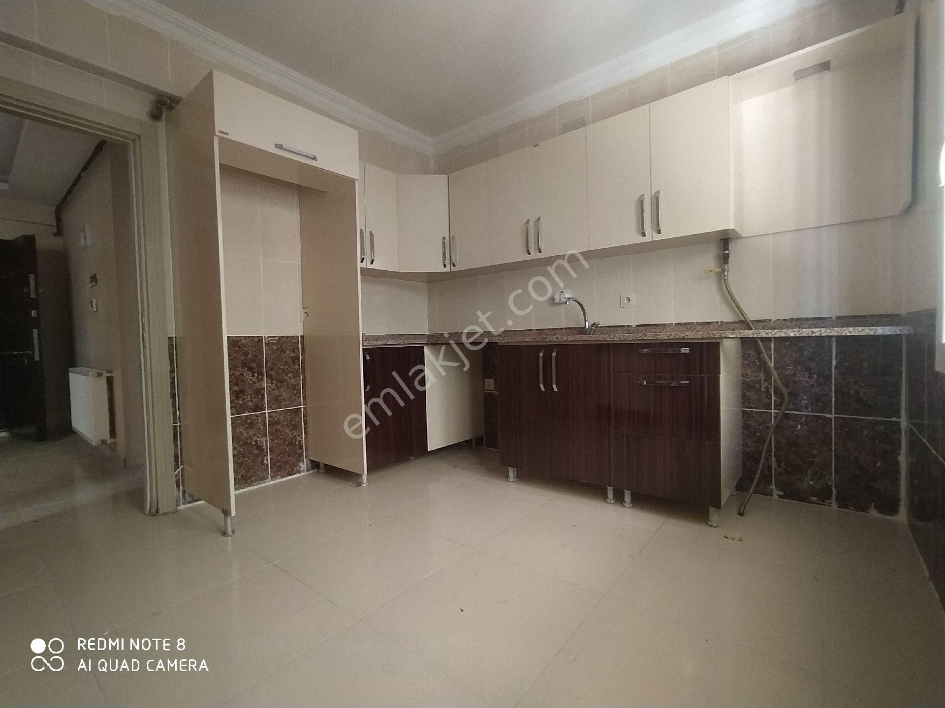 Eryavuz Dan 4+1 Odalı+balkonlu+bahçeli+doğalgazlı+asansörlü+parkeli+giriş Kat+merkezi Yer+uygun... - Görsel 8