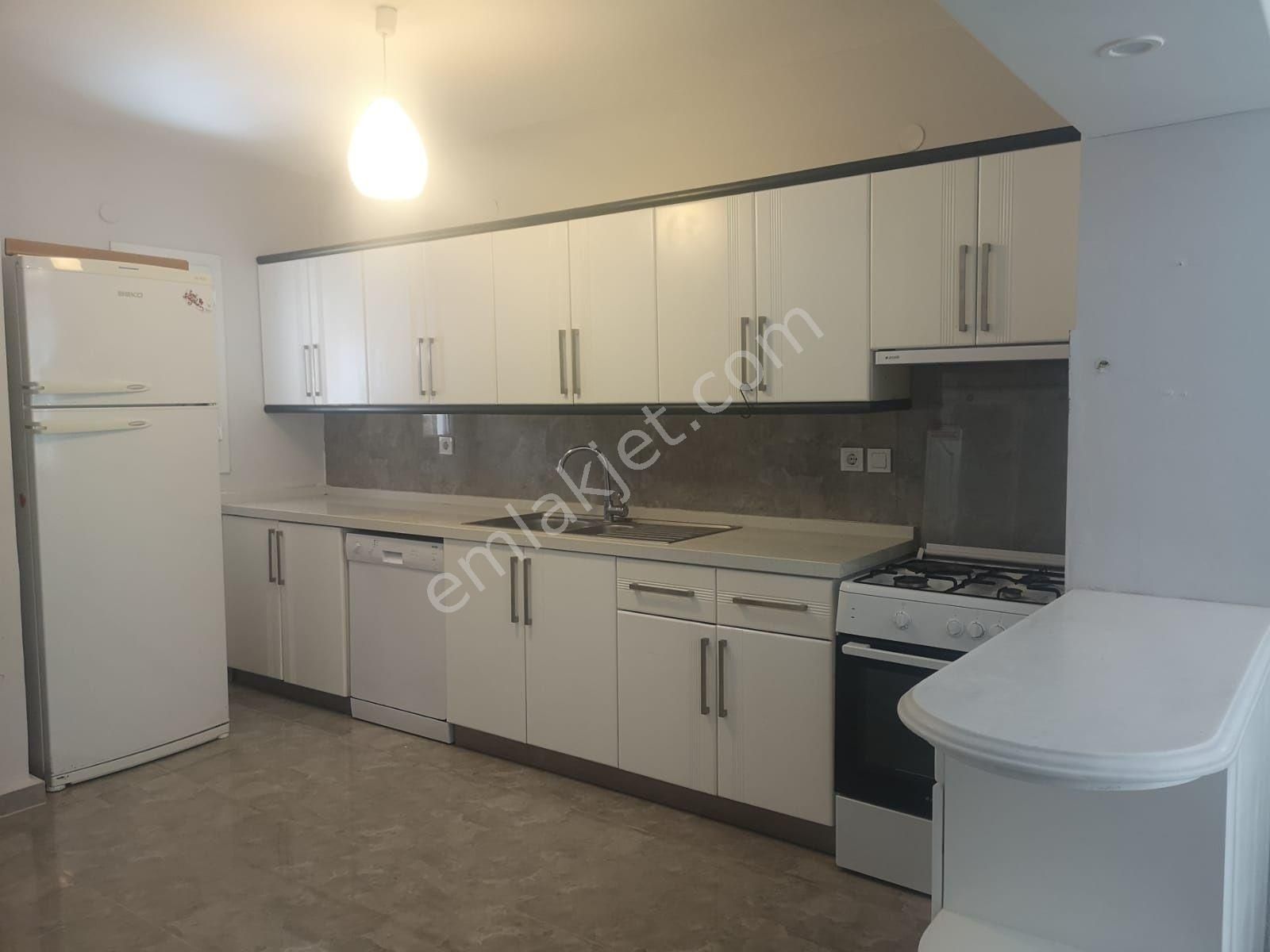 Boyalık Denize Çok Yakın Site İçerisinde Geniş Bahçe Paylı Villa - Görsel 27