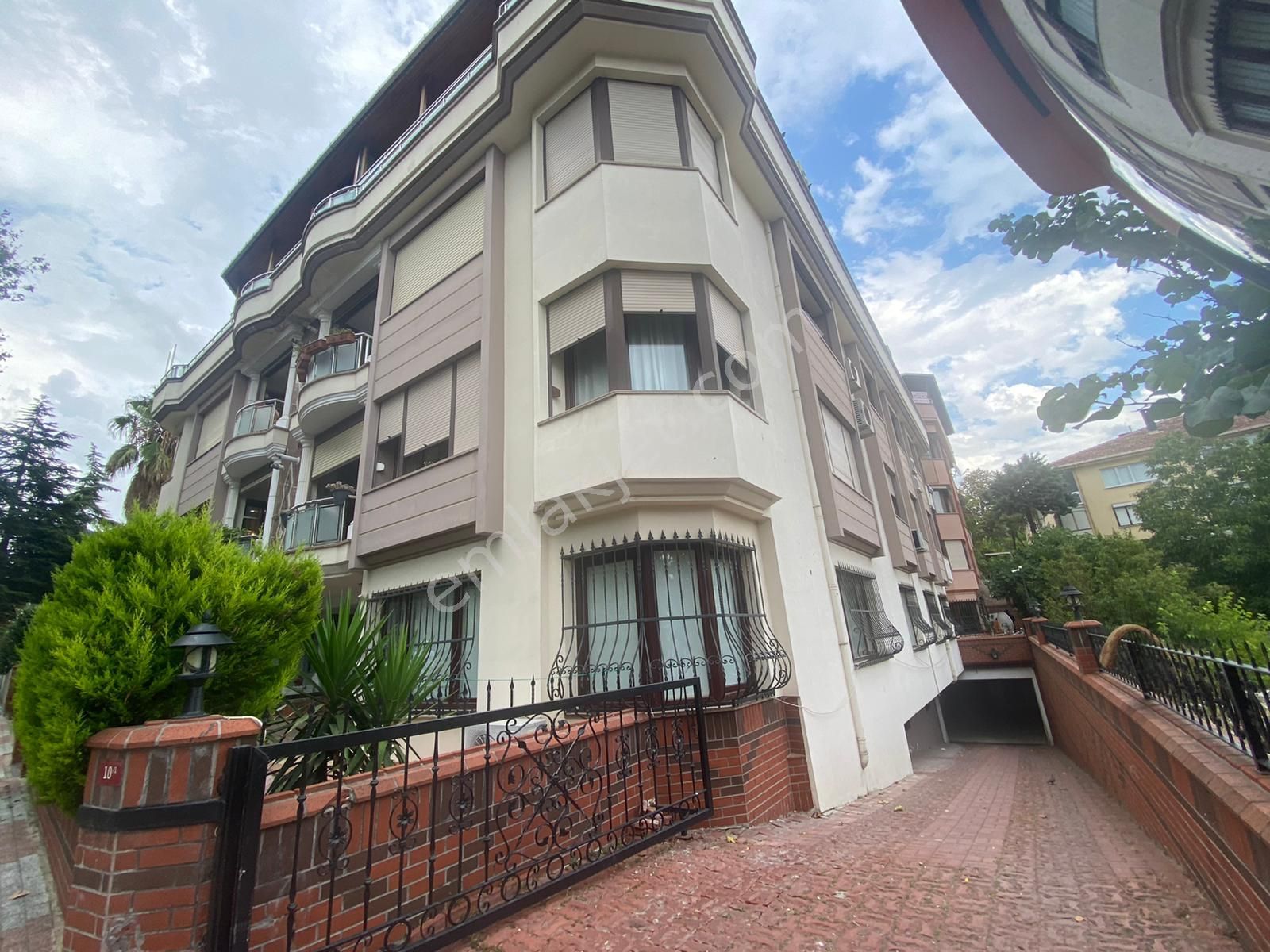 Bakırköy Şenlikköy Satılık Daire  SECRET house'dan ( krediye uygun) 4+1 ARA KAT