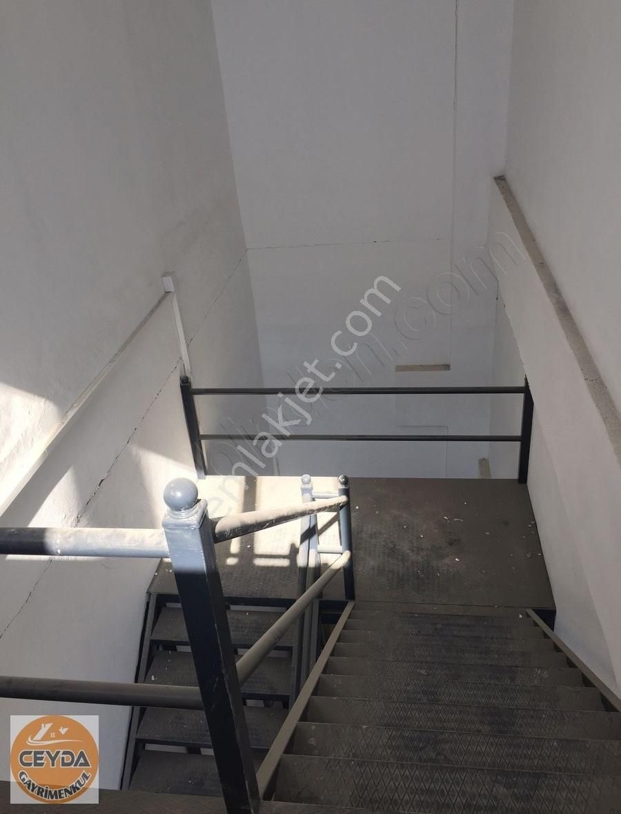 Küçük Sanayi Sitesinde 900 M2 Kiralık Depo Veya İşletme - Görsel 9