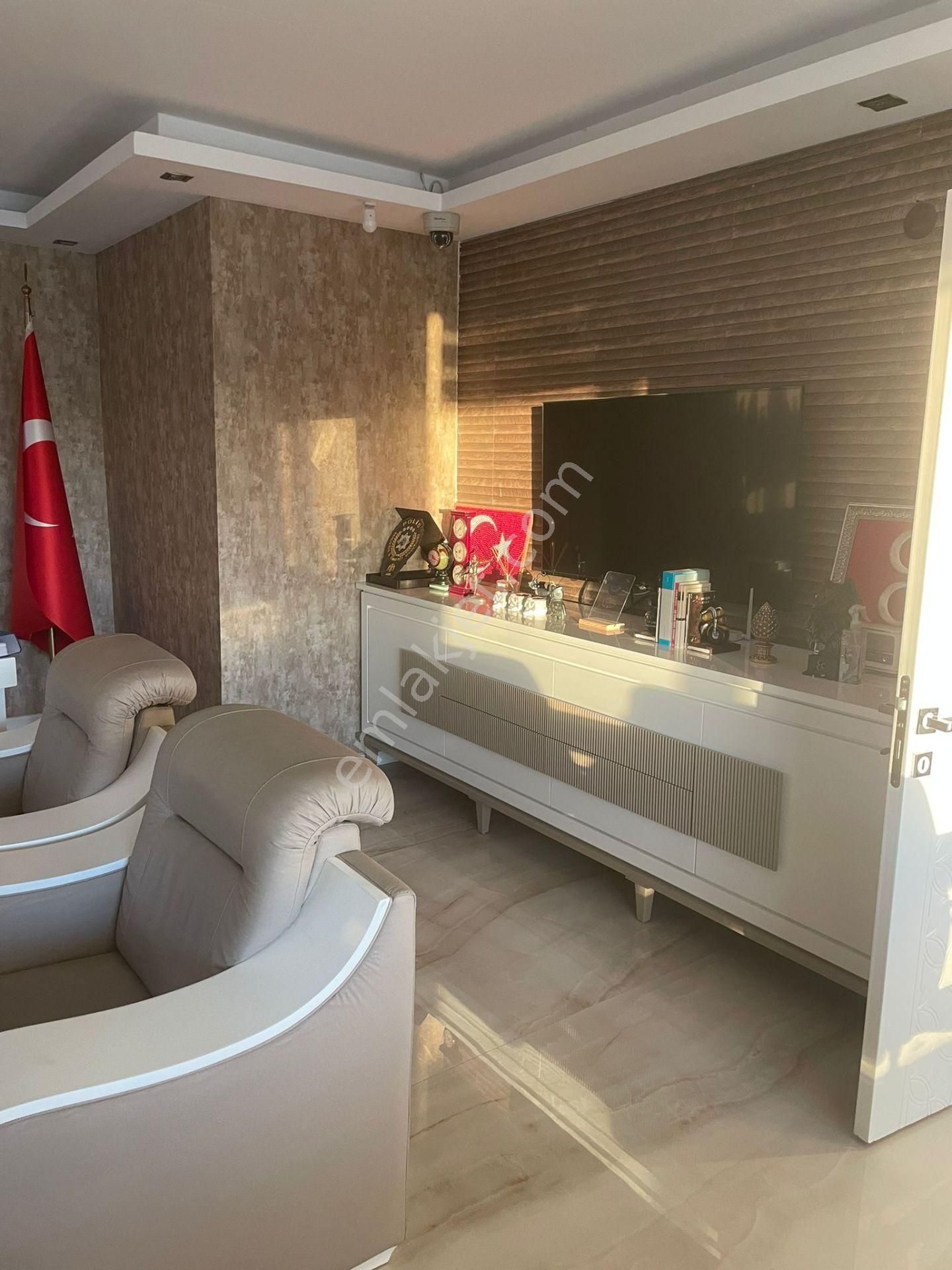 Dayalı Döşeli Karşıyakada Satlık Nadir Bürolardan - Görsel 15