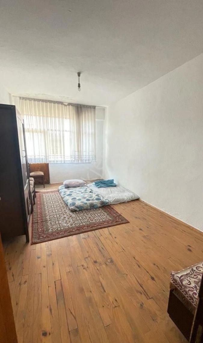 Elmalı Yeni Satılık Daire ELMALI MERKEZDE CADDE ÜZERİNDE 3+1 SOBALI DAİRE SATILIKTIR