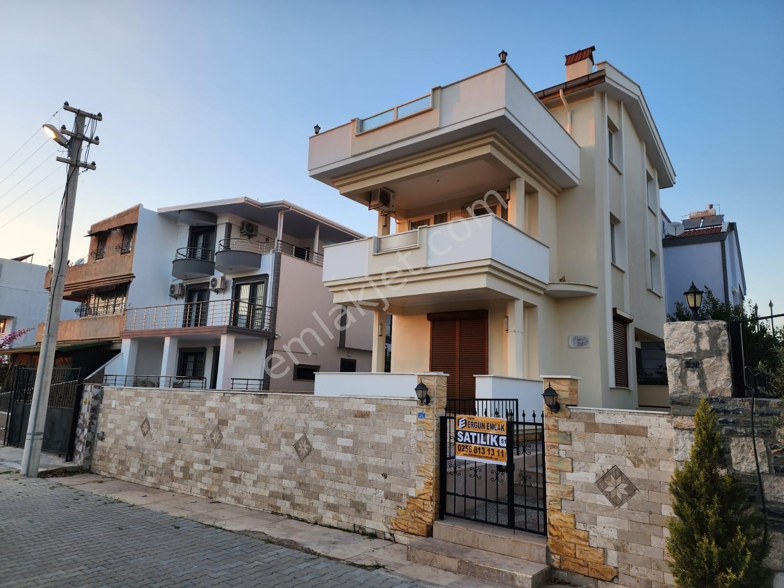 Didim Altınkum Satılık Villa  Panaromik Deniz Manzaralı Denize Yakın  Satılık  Müstakil  4+2 VİLLA