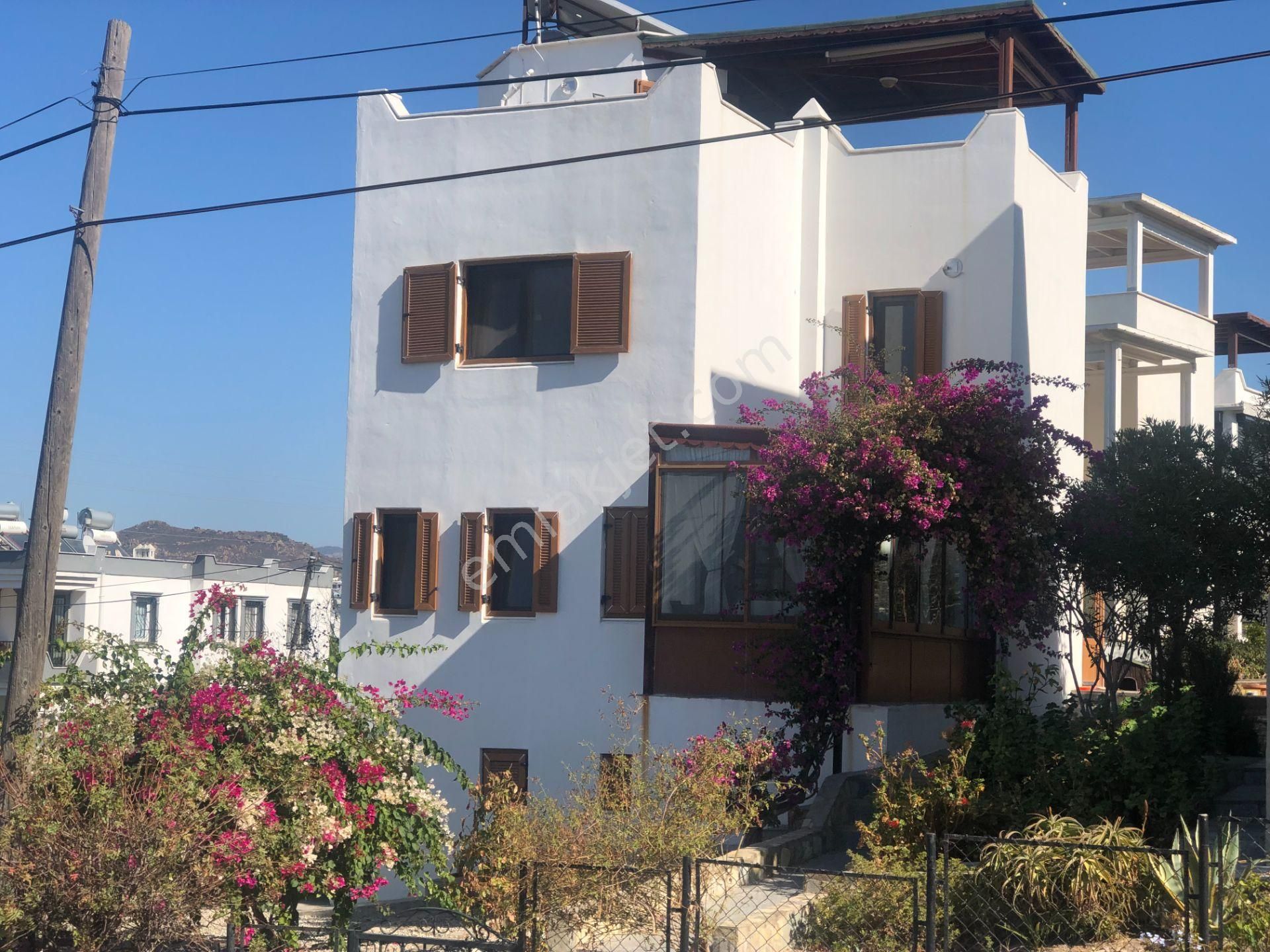 Bodrum Turgutreis Satılık Villa BODRUM T.REİS MERKEZDE SATILIK 3+1 TRİPLEX VİLLA