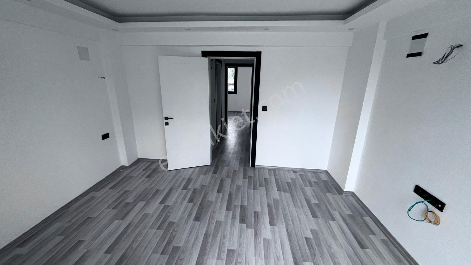 Havuzlu Sitede Özel Bahçeli Sıfır İkiz Villa Triplex 4+1 - Görsel 20