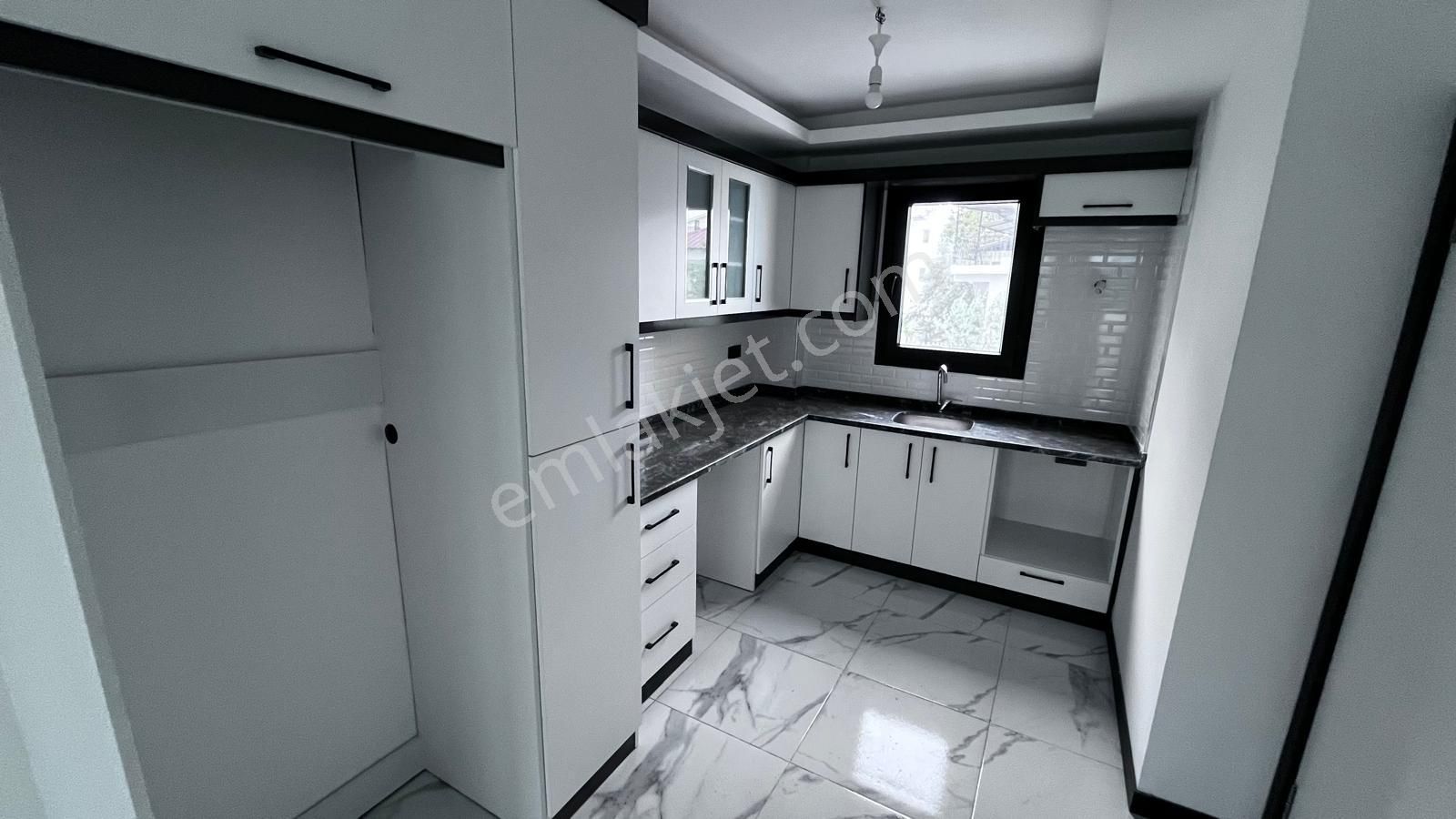 Havuzlu Sitede Özel Bahçeli Sıfır İkiz Villa Triplex 4+1 - Görsel 16