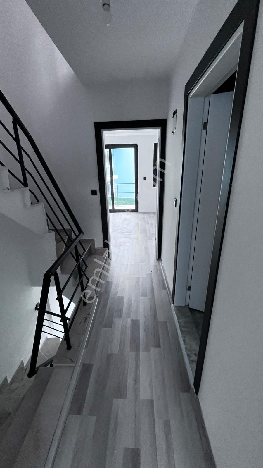 Havuzlu Sitede Özel Bahçeli Sıfır İkiz Villa Triplex 4+1 - Görsel 21