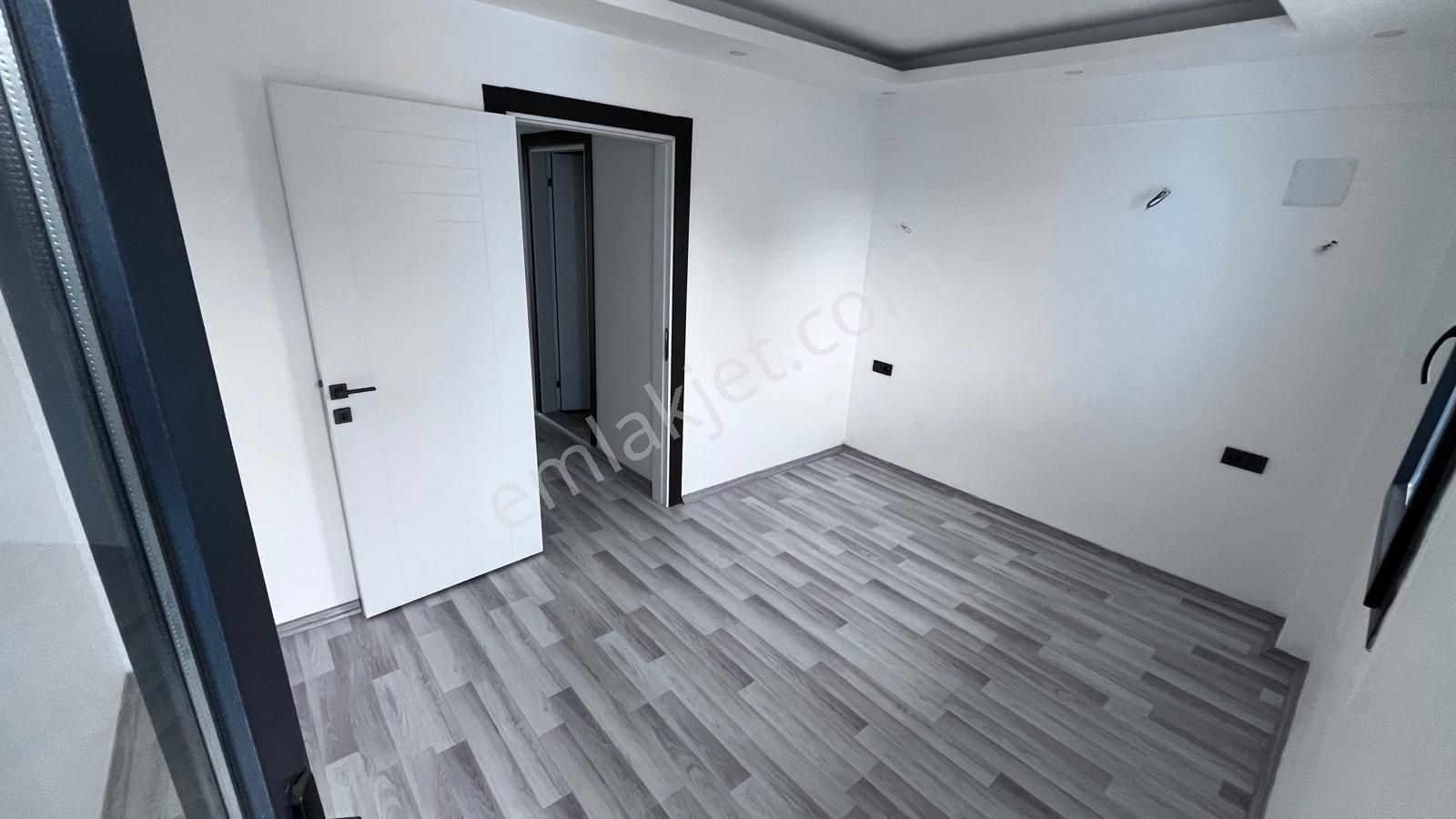 Havuzlu Sitede Özel Bahçeli Sıfır İkiz Villa Triplex 4+1 - Görsel 29