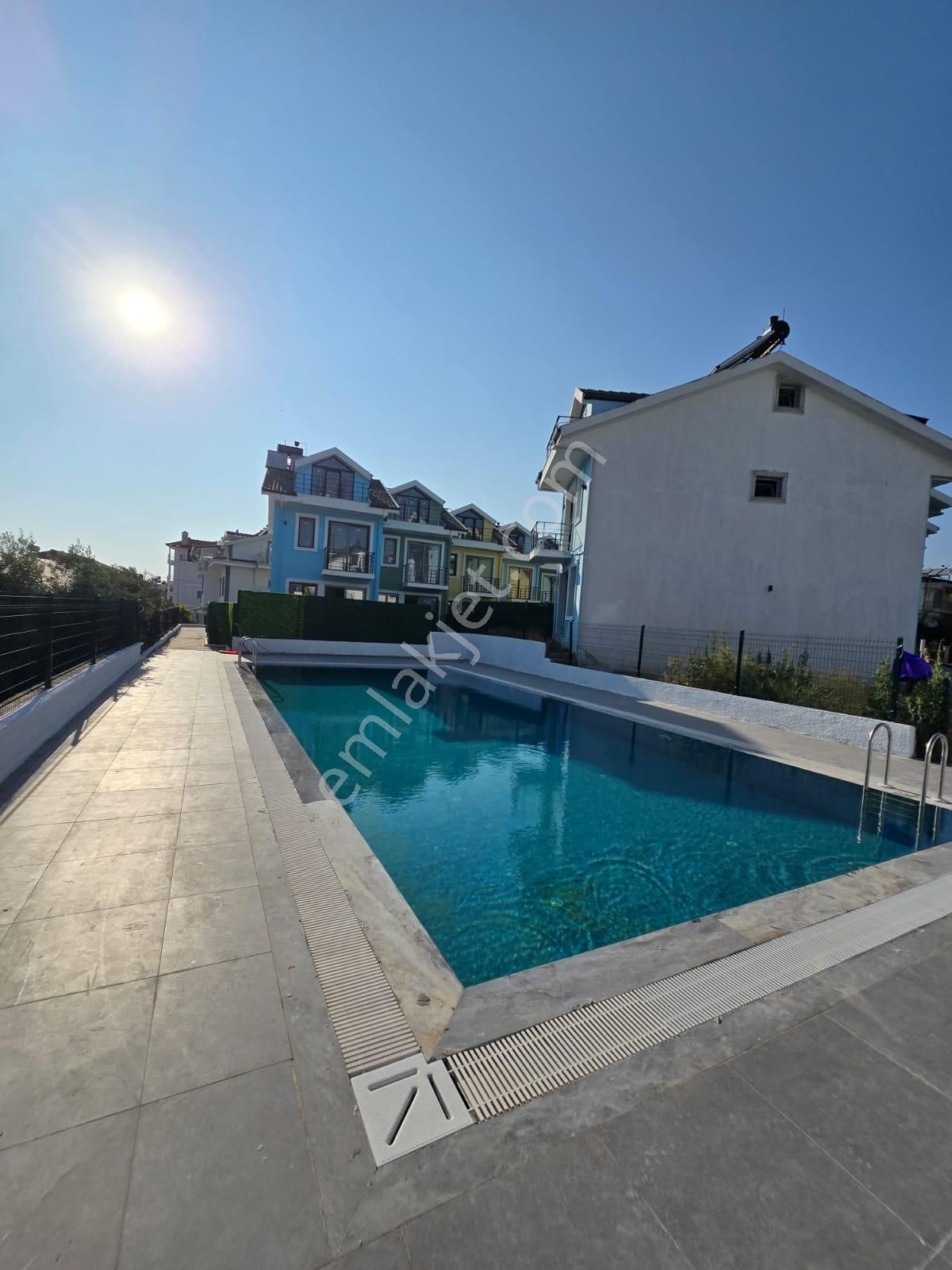 Havuzlu Sitede Özel Bahçeli Sıfır İkiz Villa Triplex 4+1 - Görsel 11