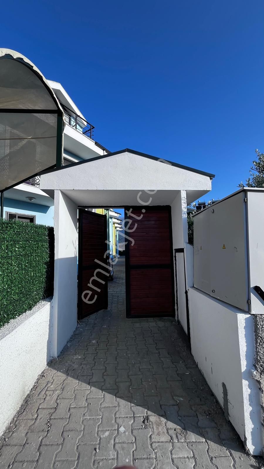 Havuzlu Sitede Özel Bahçeli Sıfır İkiz Villa Triplex 4+1 - Görsel 2