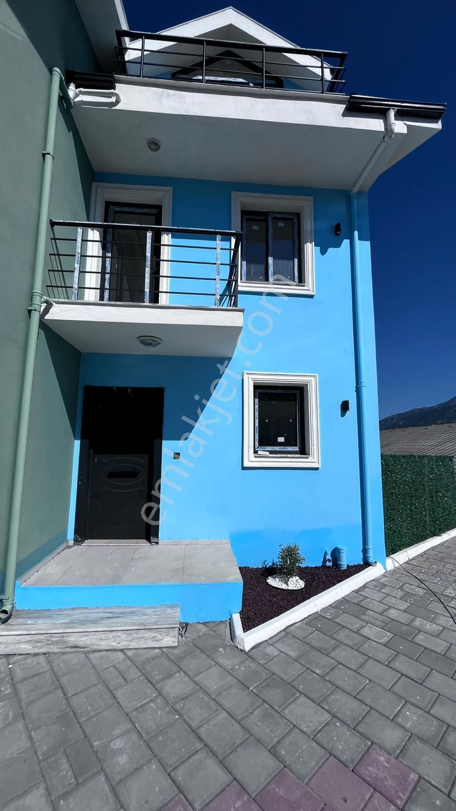 Havuzlu Sitede Özel Bahçeli Sıfır İkiz Villa Triplex 4+1 - Görsel 6