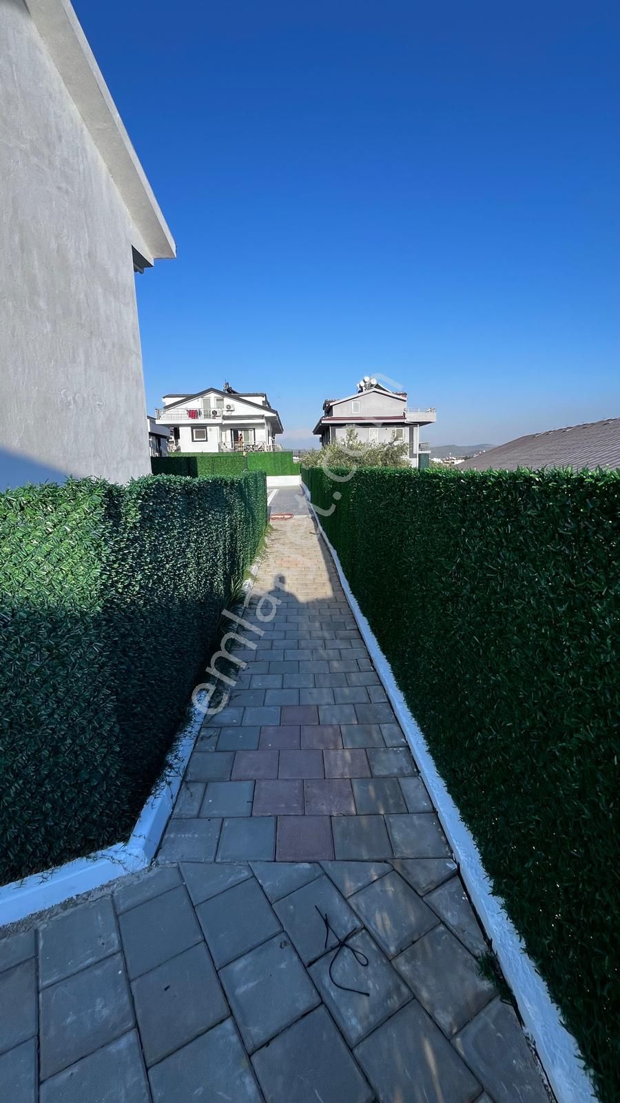 Havuzlu Sitede Özel Bahçeli Sıfır İkiz Villa Triplex 4+1 - Görsel 9