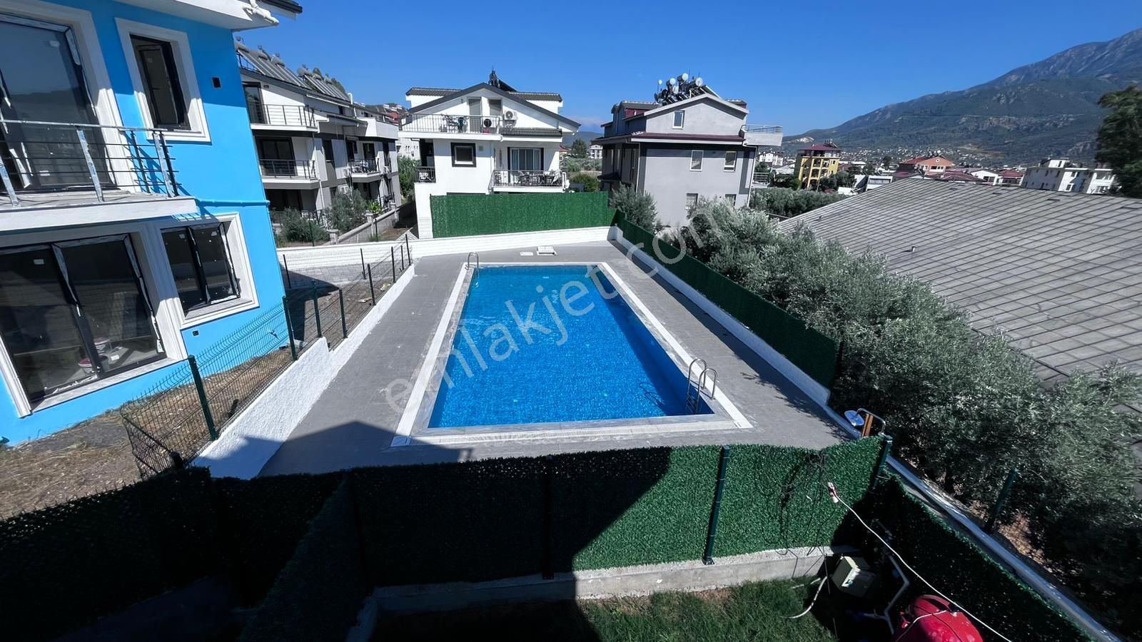 Havuzlu Sitede Özel Bahçeli Sıfır İkiz Villa Triplex 4+1 - Görsel 7