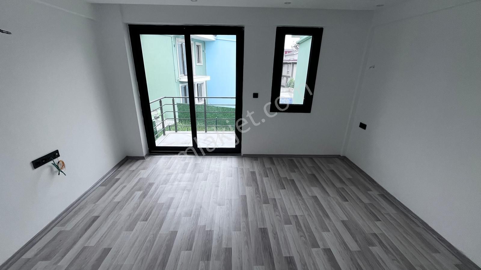 Havuzlu Sitede Özel Bahçeli Sıfır İkiz Villa Triplex 4+1 - Görsel 18