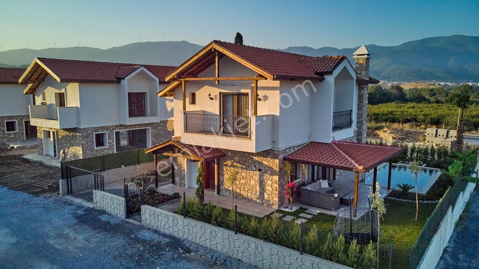 Kuşadası Davutlar Satılık Villa KUŞADASINDA 400 M2 ARSA İÇİNDE ÖZEL YÜZME HAVUZLU TEK MÜSTAKİL SIFIR 3+1 MUHTEŞEM VİLLA.