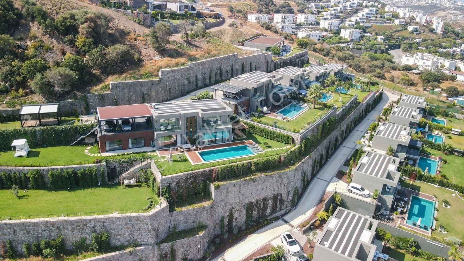 Bodrum Yalıkavak Satılık Villa Bodrum Yalıkavak Deniz Manzaralı 1,5dönüm Bahçeli Köşe Villa