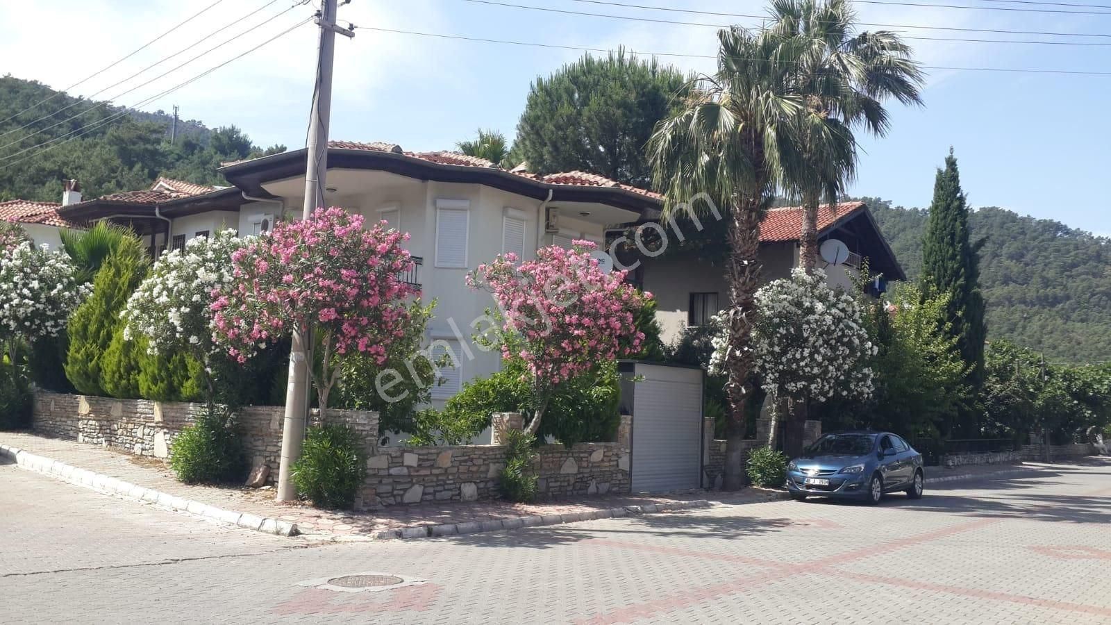 Marmaris İçmeler Satılık Villa MÜJGAN EMLAKTAN MARMARİS İÇMELERDE SATILIK 3+2 İKİZ VİLLA