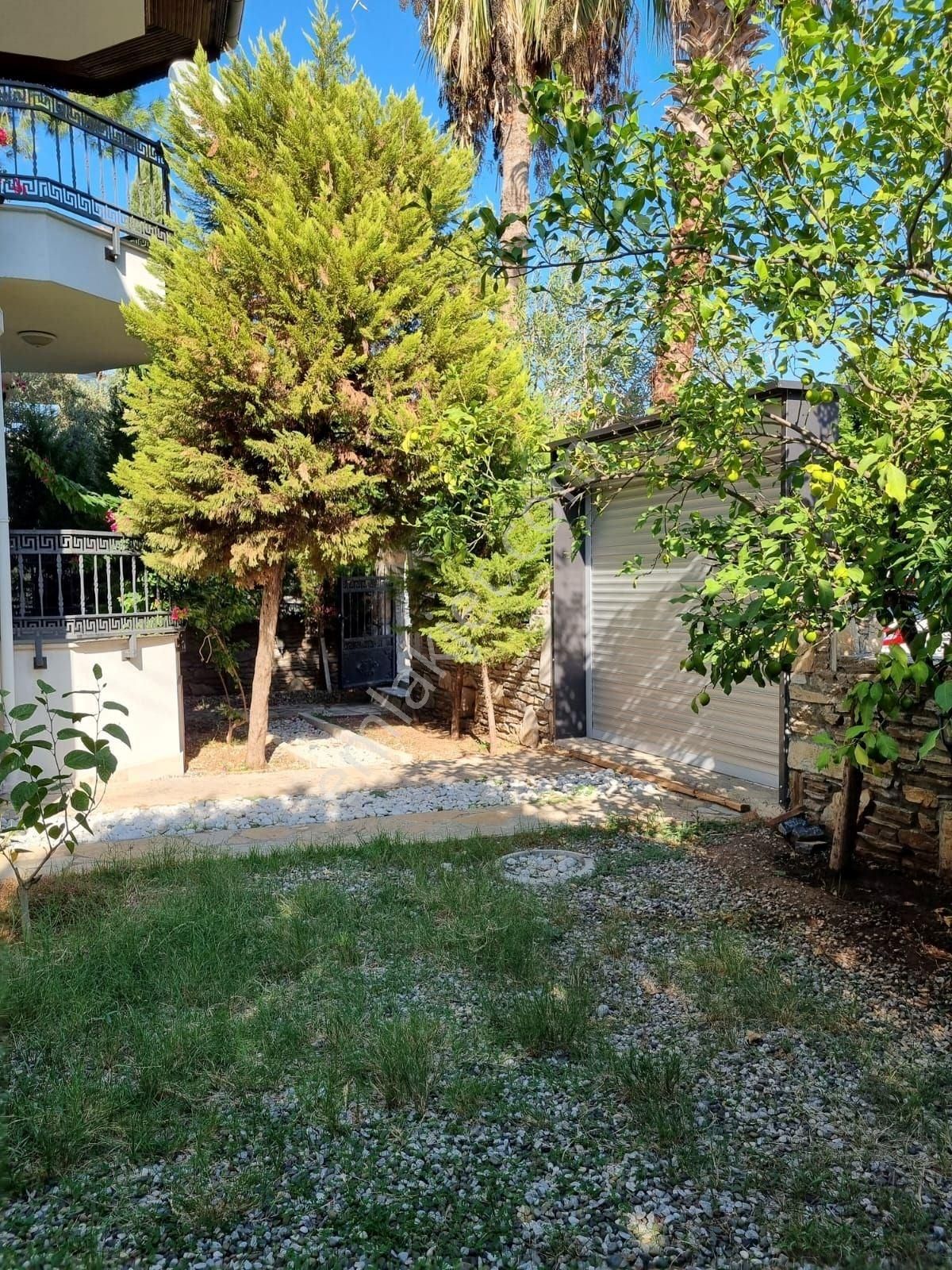 Müjgan Emlaktan Marmaris İçmelerde Satılık 3+2 İkiz Villa