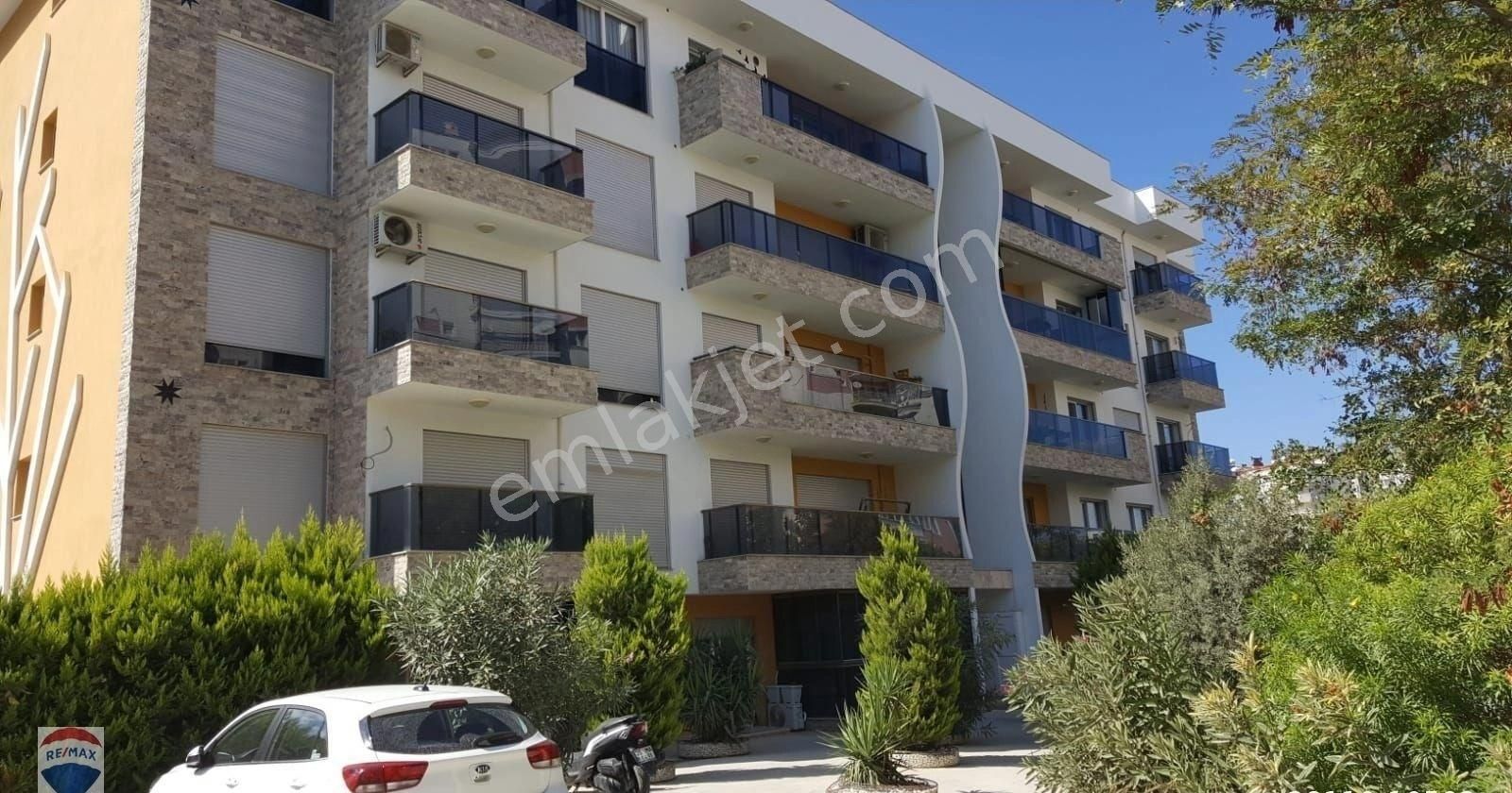 Kuşadası İkiçeşmelik Satılık Daire Havuzlu Yeni Site İçinde Ful Eşyalı