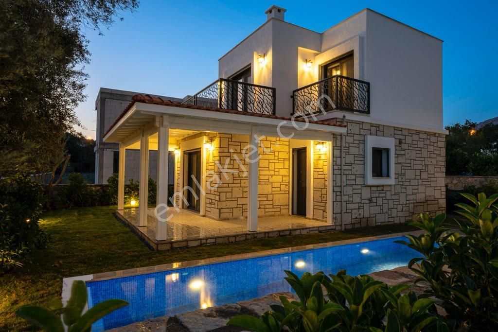 Bodrum Gümüşlük Satılık Villa Bodrum Gümüşlük Merkez'de Satılık Havuzlu Müstakil Villa