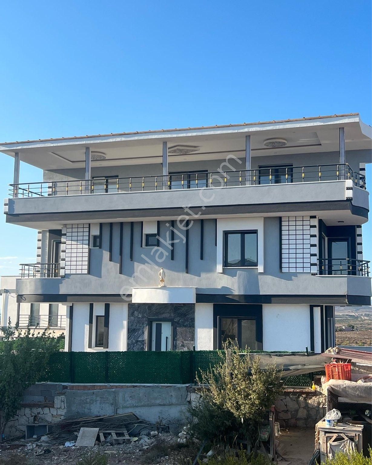 Aydın Didim Boğaz Manzaralı Satılık Daire SAHİBİNDE Didim hisar mahallesi satılık 5+1 villa