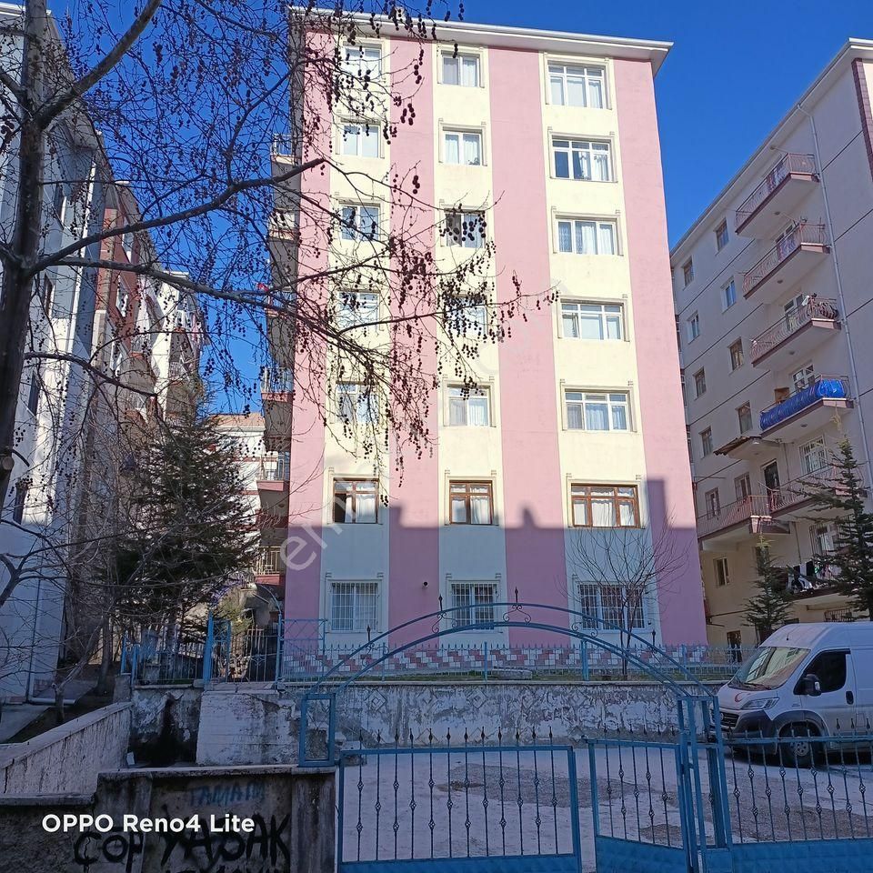 Sincan Malazgirt Mah. Nato Benzliği Yanı 3+1 Salon Bagımsız Takaslı