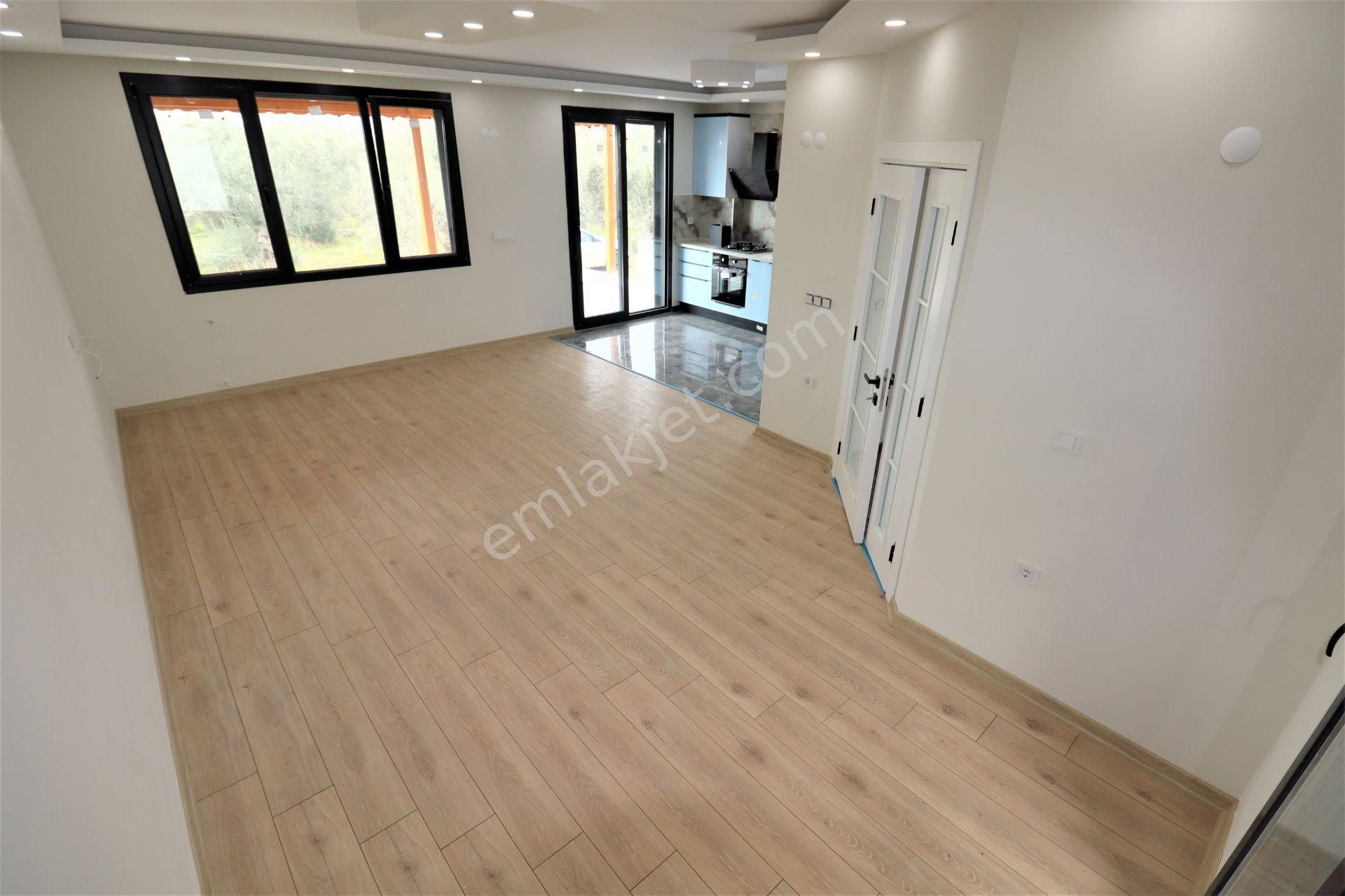 Küçükkuyu Mıhlıda Satılık 3+1 Lüks Villa - Görsel 17