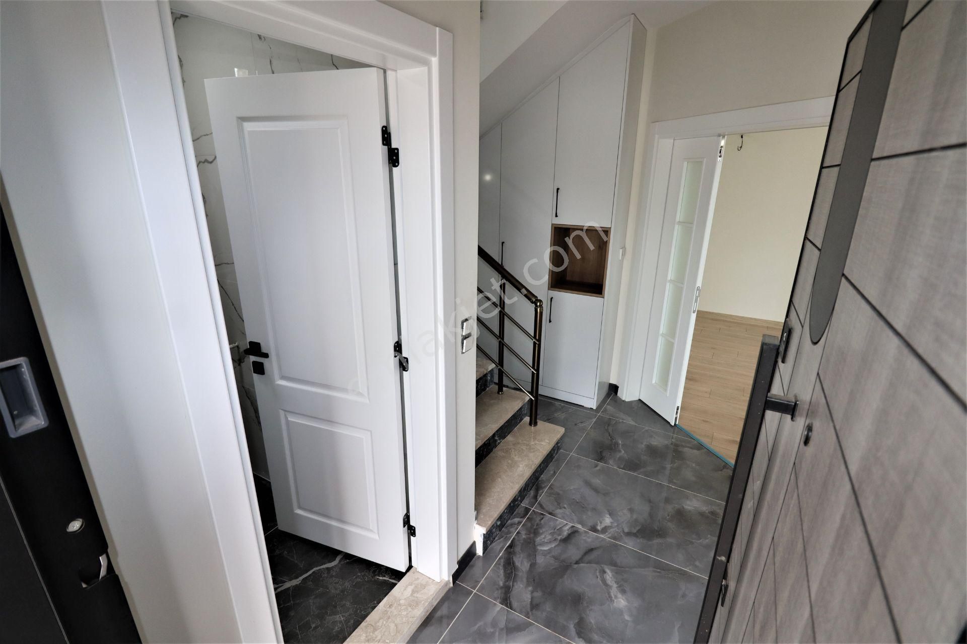 Küçükkuyu Mıhlıda Satılık 3+1 Lüks Villa - Görsel 10