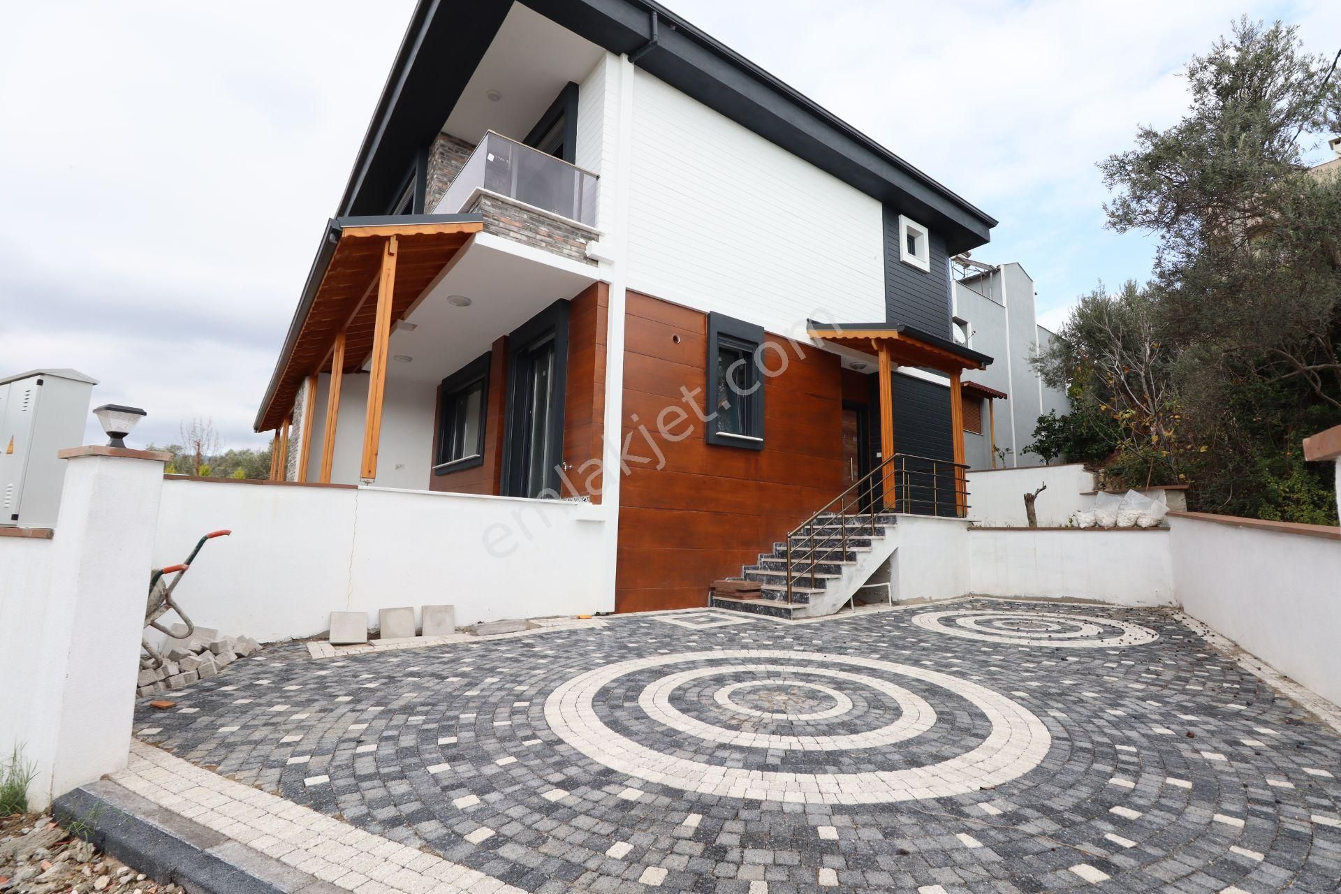 Küçükkuyu Mıhlıda Satılık 3+1 Lüks Villa - Görsel 3