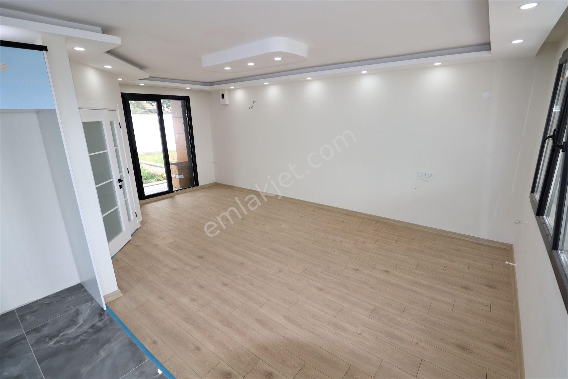 Küçükkuyu Mıhlıda Satılık 3+1 Lüks Villa - Görsel 15