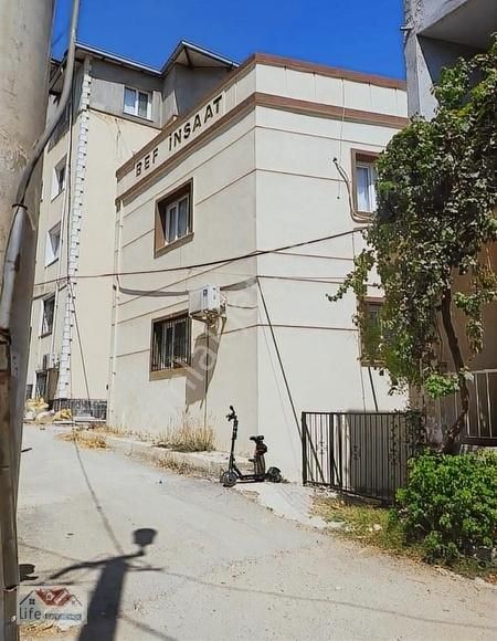 Bornova Kızılay Satılık Daire BORNOVA MERKEZ AŞIK VEYSEL BUZ PİSTİ YAKİNİ FULL EŞYALI 1+O