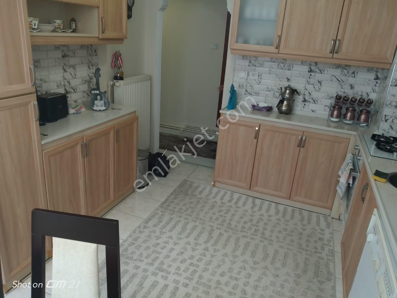 Şehit Nihatbey Caddesinde 3+1 Arakat Doğalgazlı Bakımlı - Görsel 10