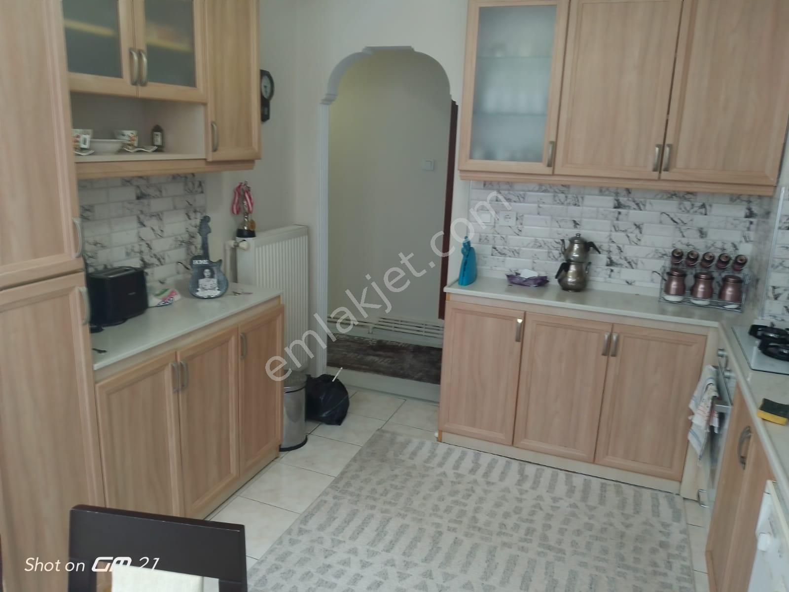 Şehit Nihatbey Caddesinde 3+1 Arakat Doğalgazlı Bakımlı - Görsel 11