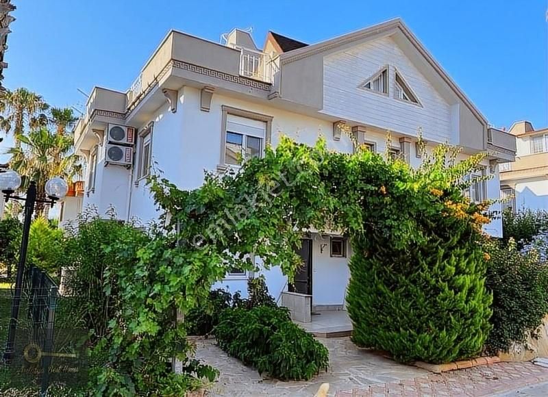 Aksu Altıntaş Satılık Villa ANTALYA BEST HOMES' DAN 4+1 HAVUZLU SİTE KELEPİR VİLLA