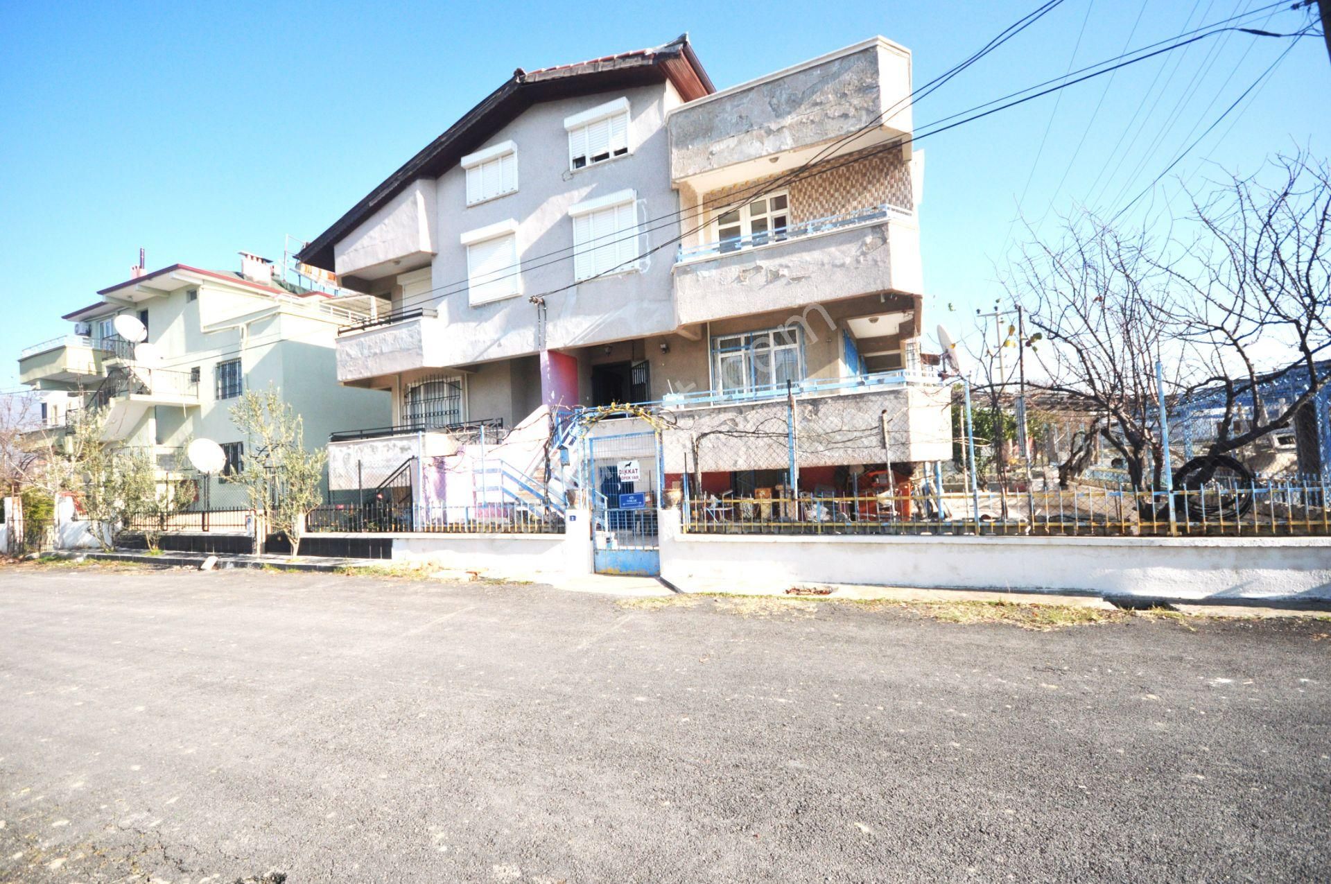 Edremit Güre Cumhuriyet Satılık Müstakil Ev  🏡AKTİF'TEN GÜRE'DE DENİZE 200MT MESAFEDE MERKEZİ KONUMDA 5+2 AYRI MUTFAKLI MÜSTAKİL EV