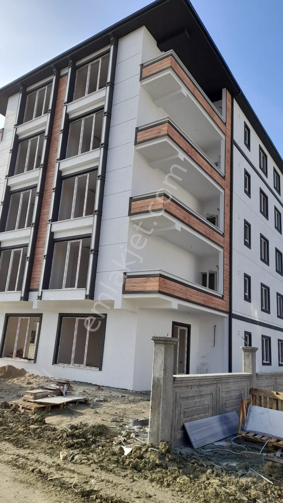 Süleymanpaşa Vatan Satılık Daire  100 YIL MAHALESIN DE SATILIK YUSEK GİRİŞ KAT ILK EVIM SOSYAL KONUT A UYGUN 3+1 SATILIK LUXS DAİRE