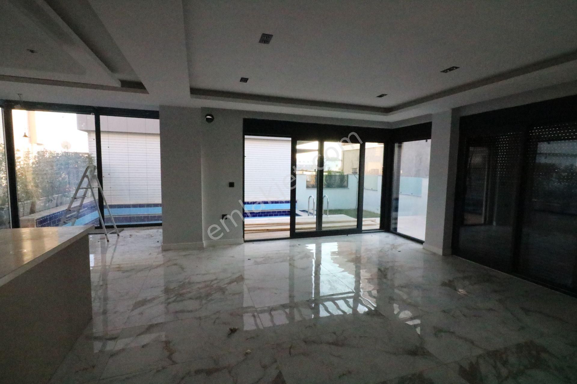 Nuray Ayhan'dan Site İçinde Havuzlu Kapalı Otoparklı Satılık 7+2 Lüx Villa - Görsel 11
