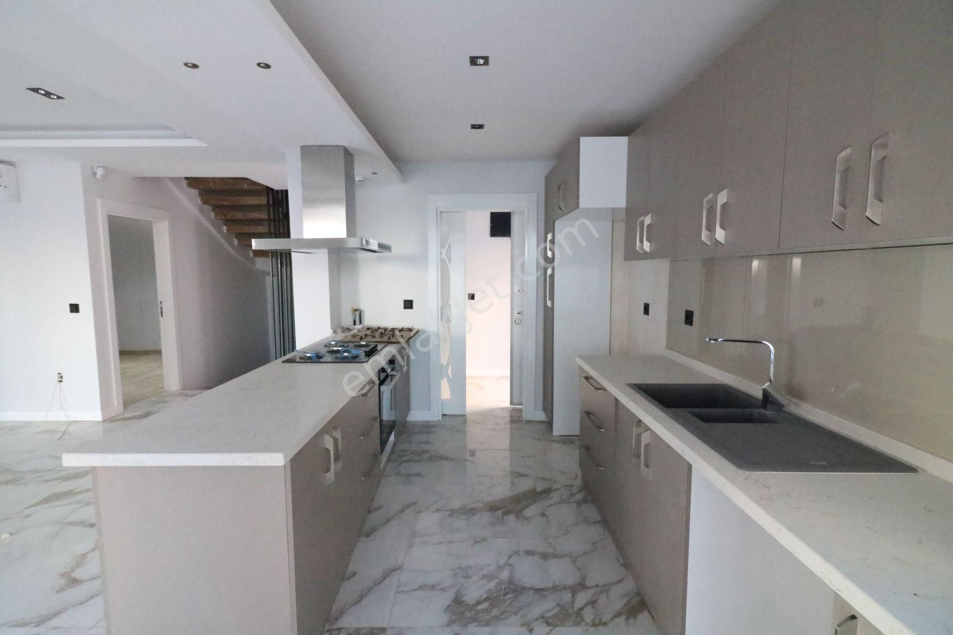 Nuray Ayhan'dan Site İçinde Havuzlu Kapalı Otoparklı Satılık 7+2 Lüx Villa - Görsel 9