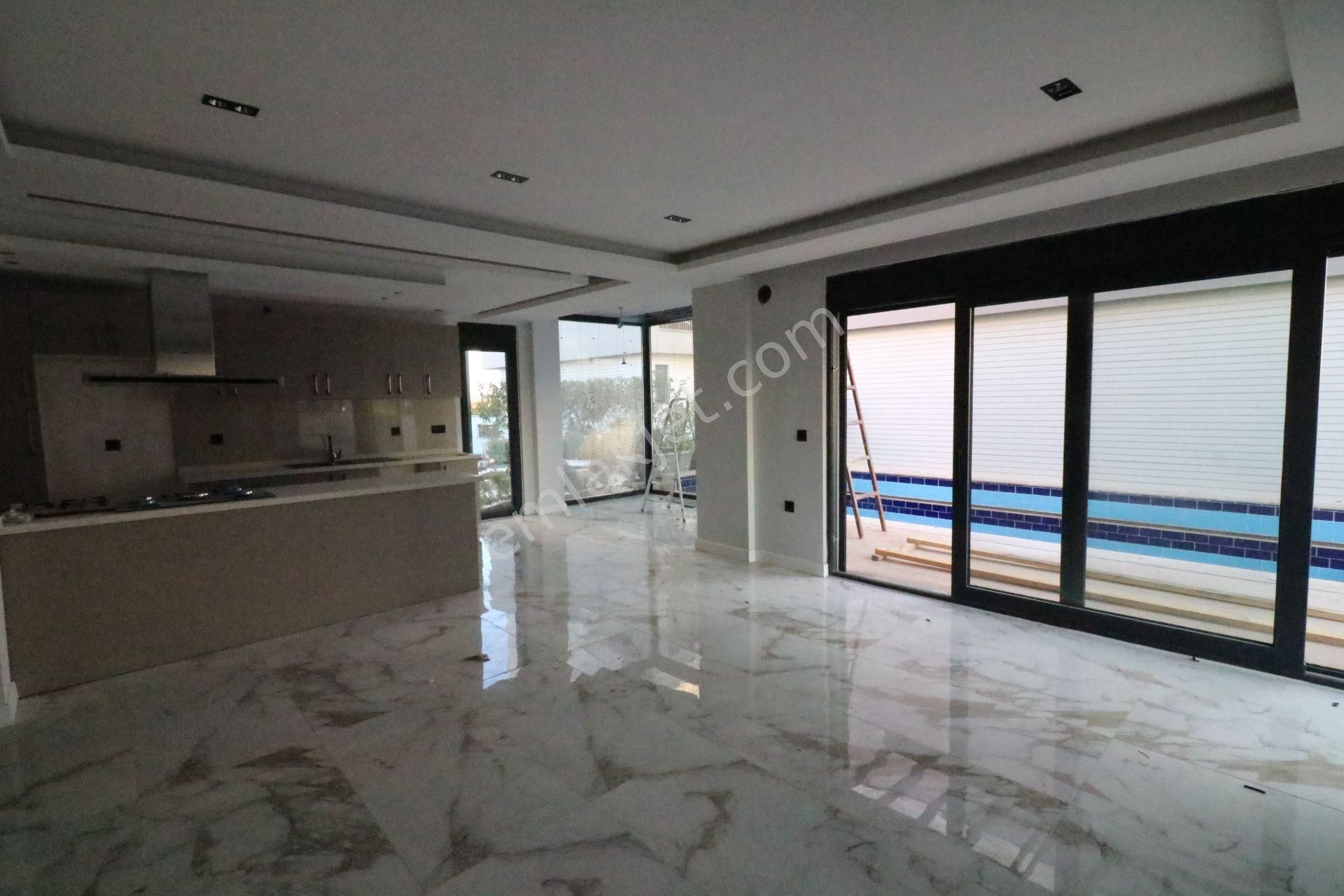 Nuray Ayhan'dan Site İçinde Havuzlu Kapalı Otoparklı Satılık 7+2 Lüx Villa - Görsel 12
